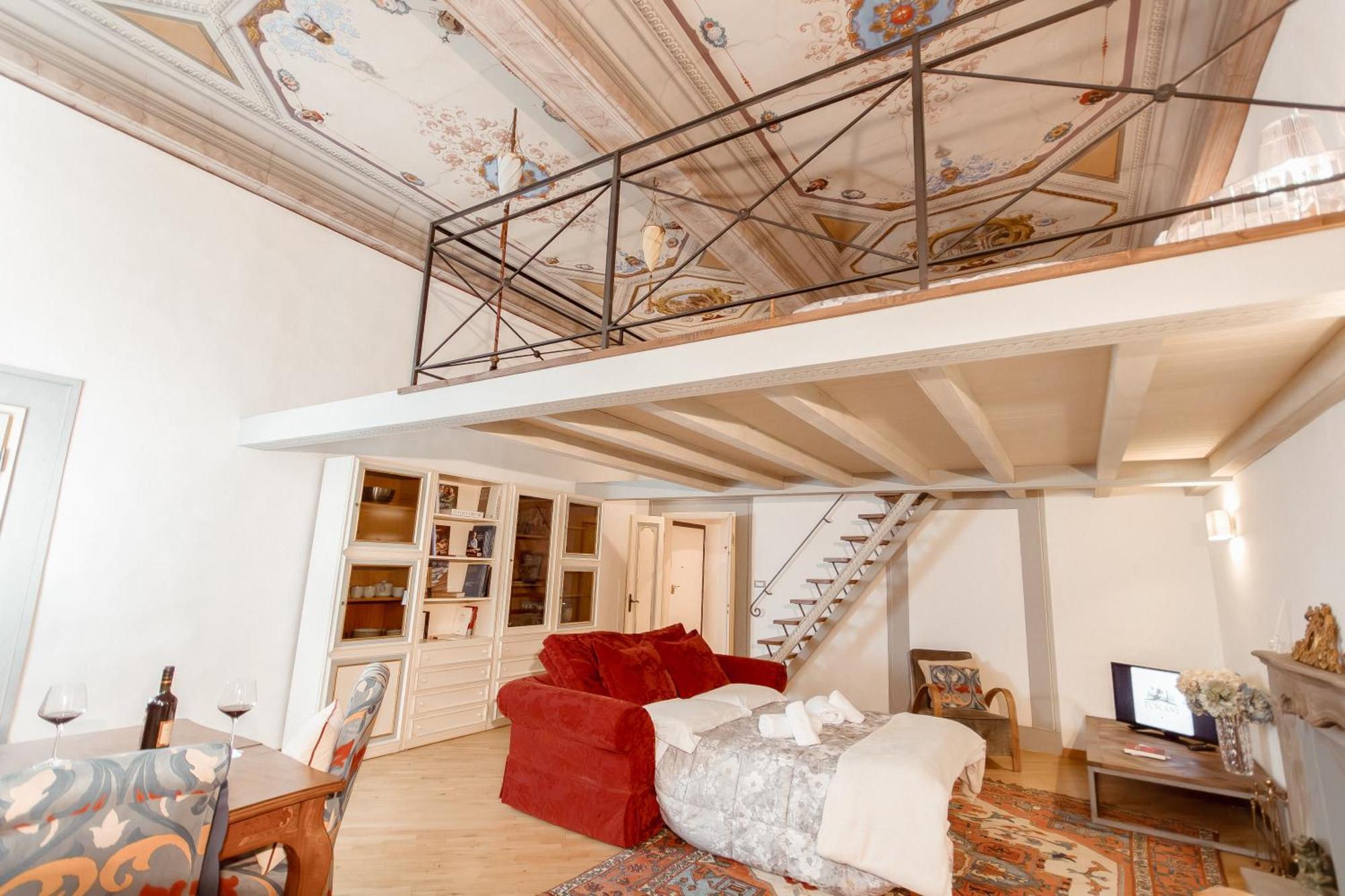 Elegant Loft Serragli Apartment