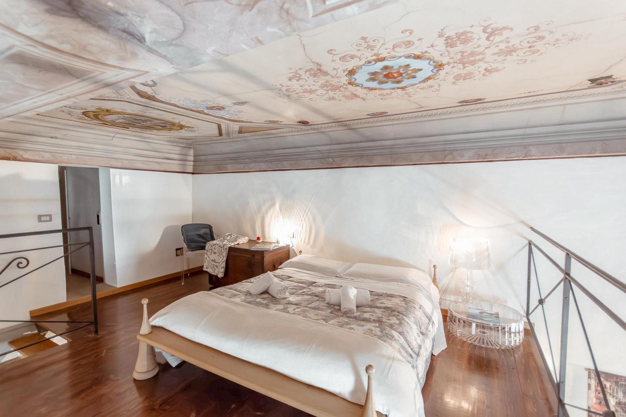 Elegant Loft Serragli Apartment